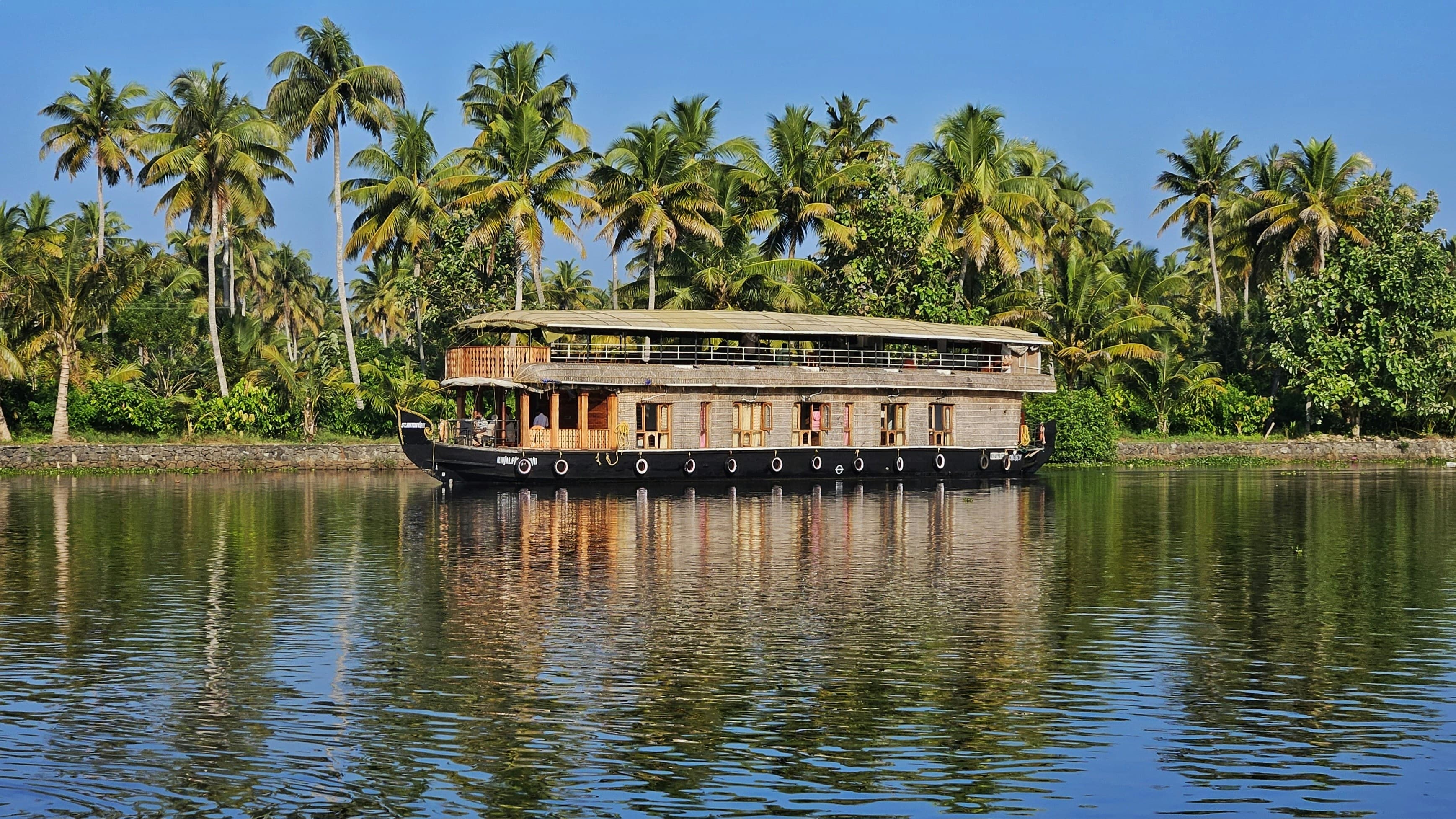Kochi → Kumarakom – Lake Resort Stay