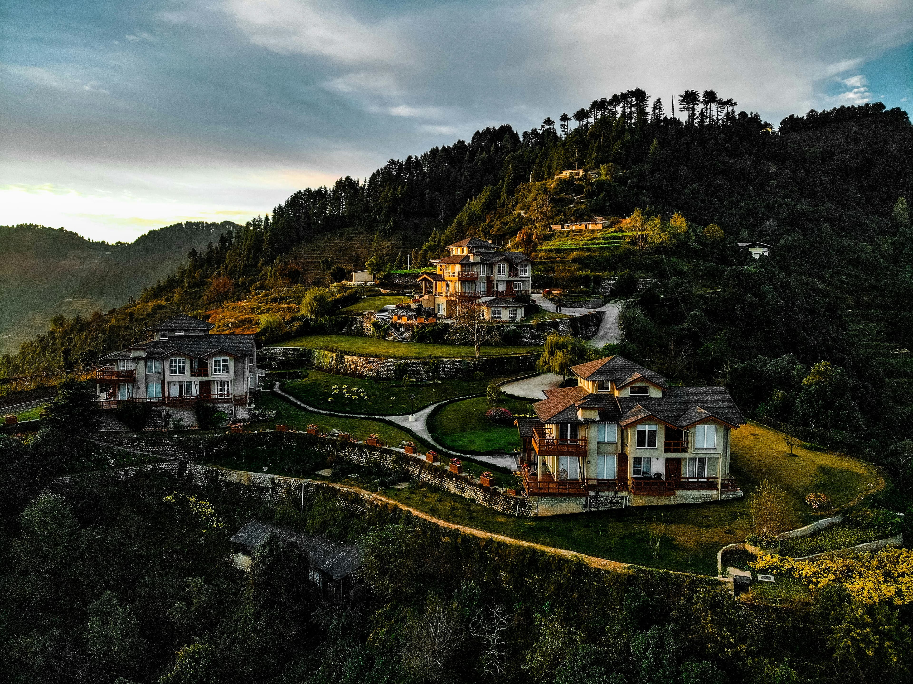 Romantic Uttarakhand – Mussoorie, Dhanaulti & Corbett slide 2