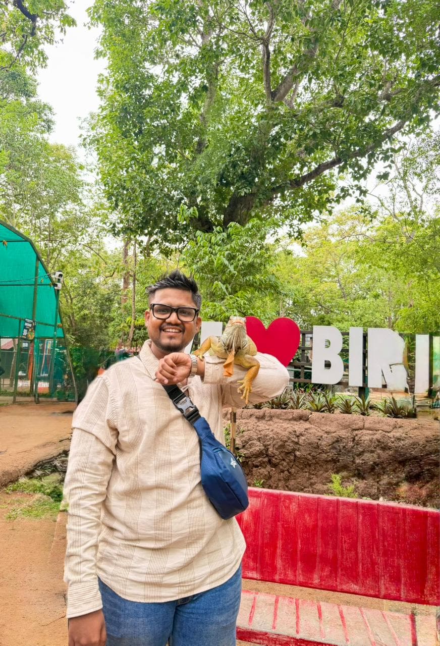 Bird park with iguana